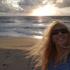 Meet your Posher, Dee